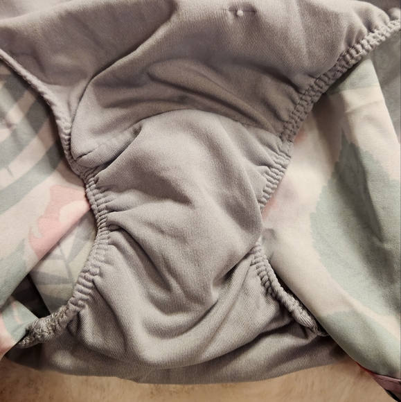 Old Navy Active Hawaiian Go-Dry Running Shorts Size XS - Picture 11 of 16